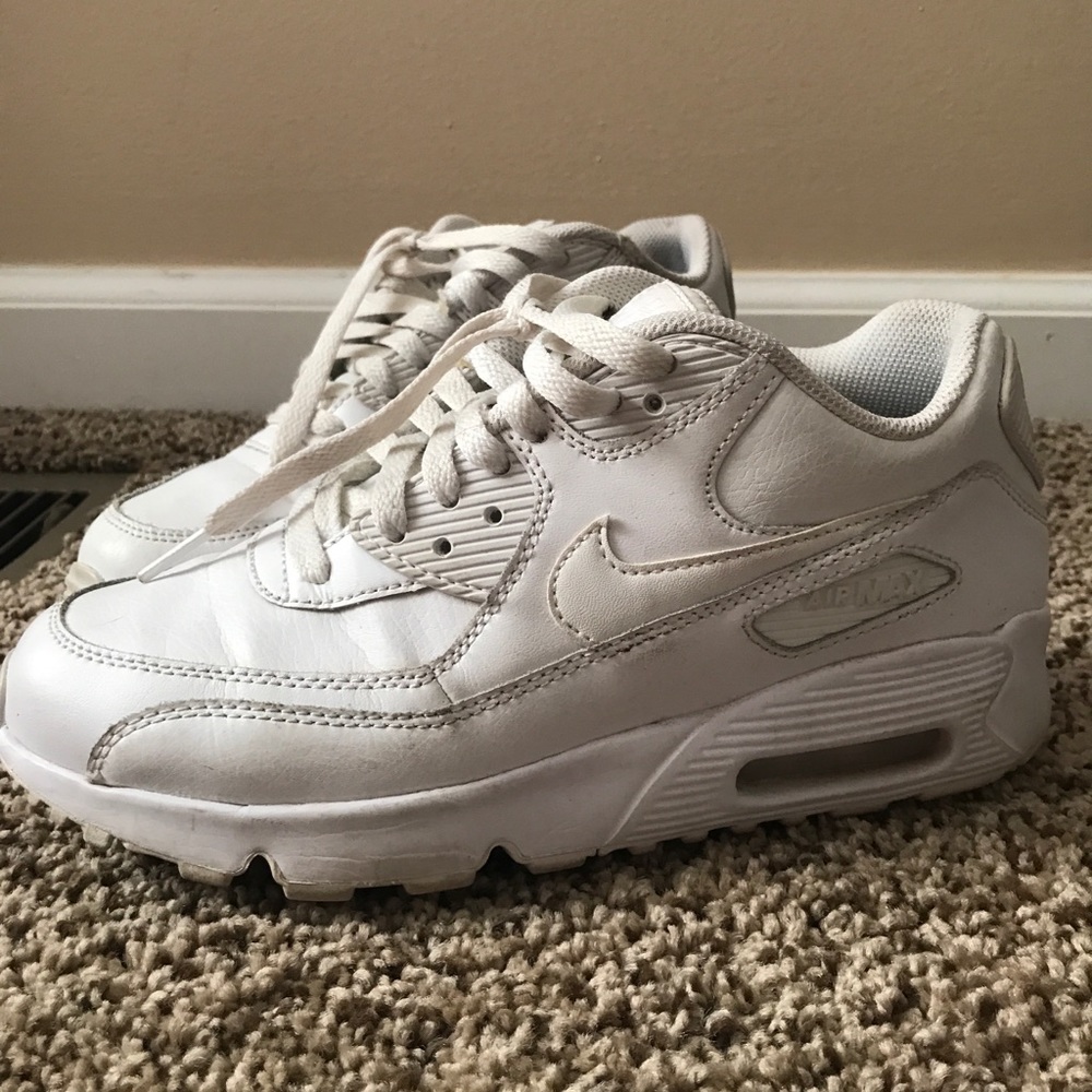 White Nike Air Max
